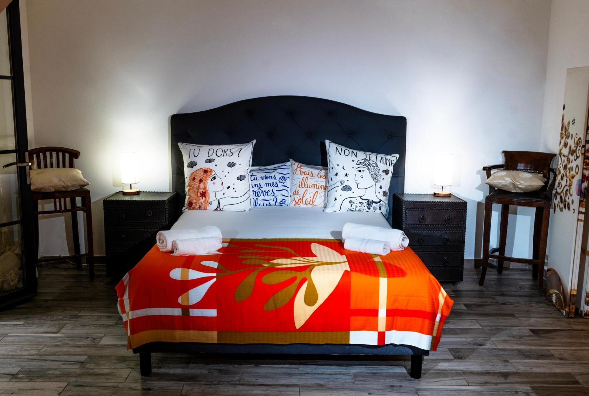 Les Canoubiers Luxe Et Serenite Au Coeur De Saint-Tropez Suites Spacieuses Avec Jardin Enchanteur Ruang foto
