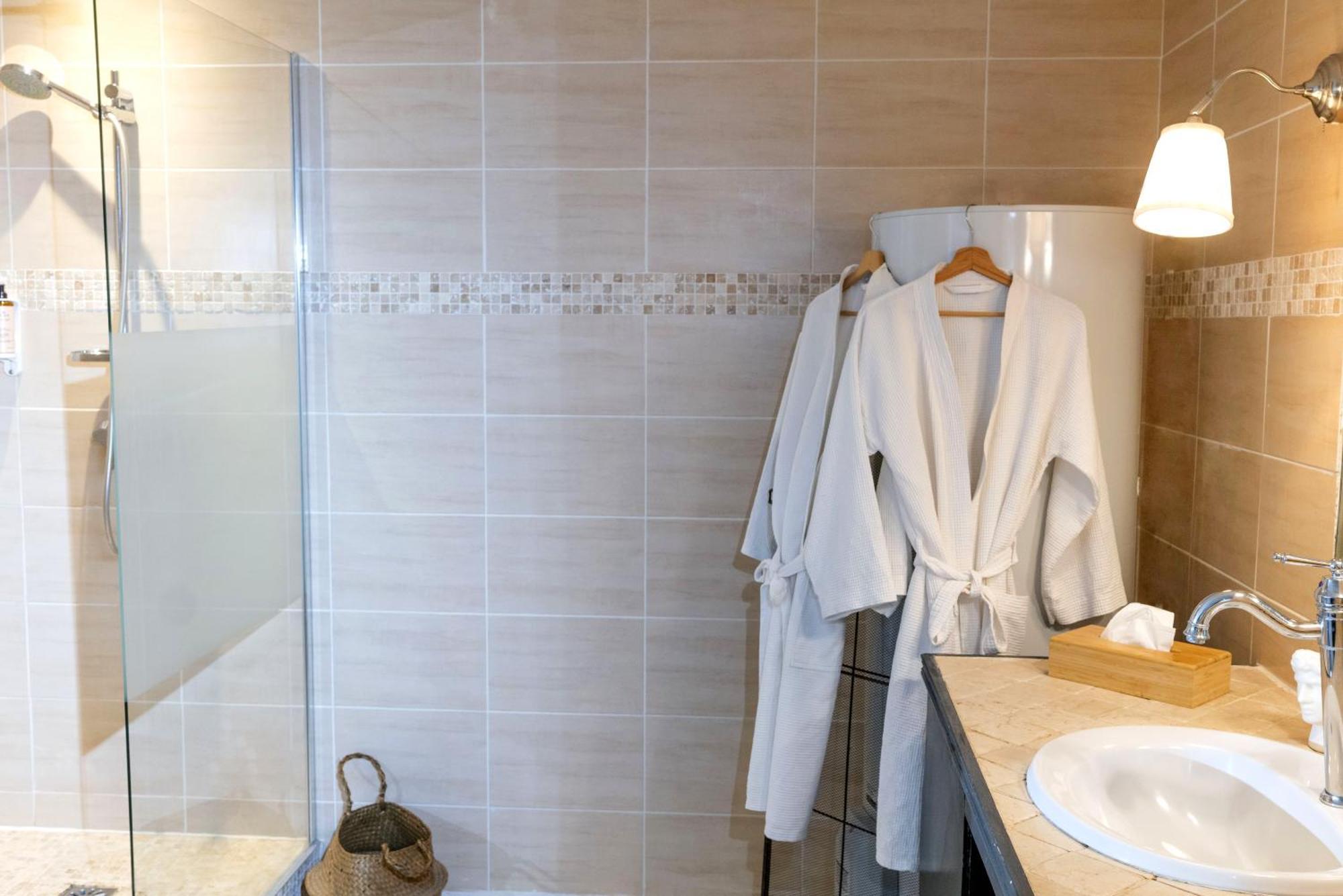 Les Canoubiers Luxe Et Serenite Au Coeur De Saint-Tropez Suites Spacieuses Avec Jardin Enchanteur Ruang foto