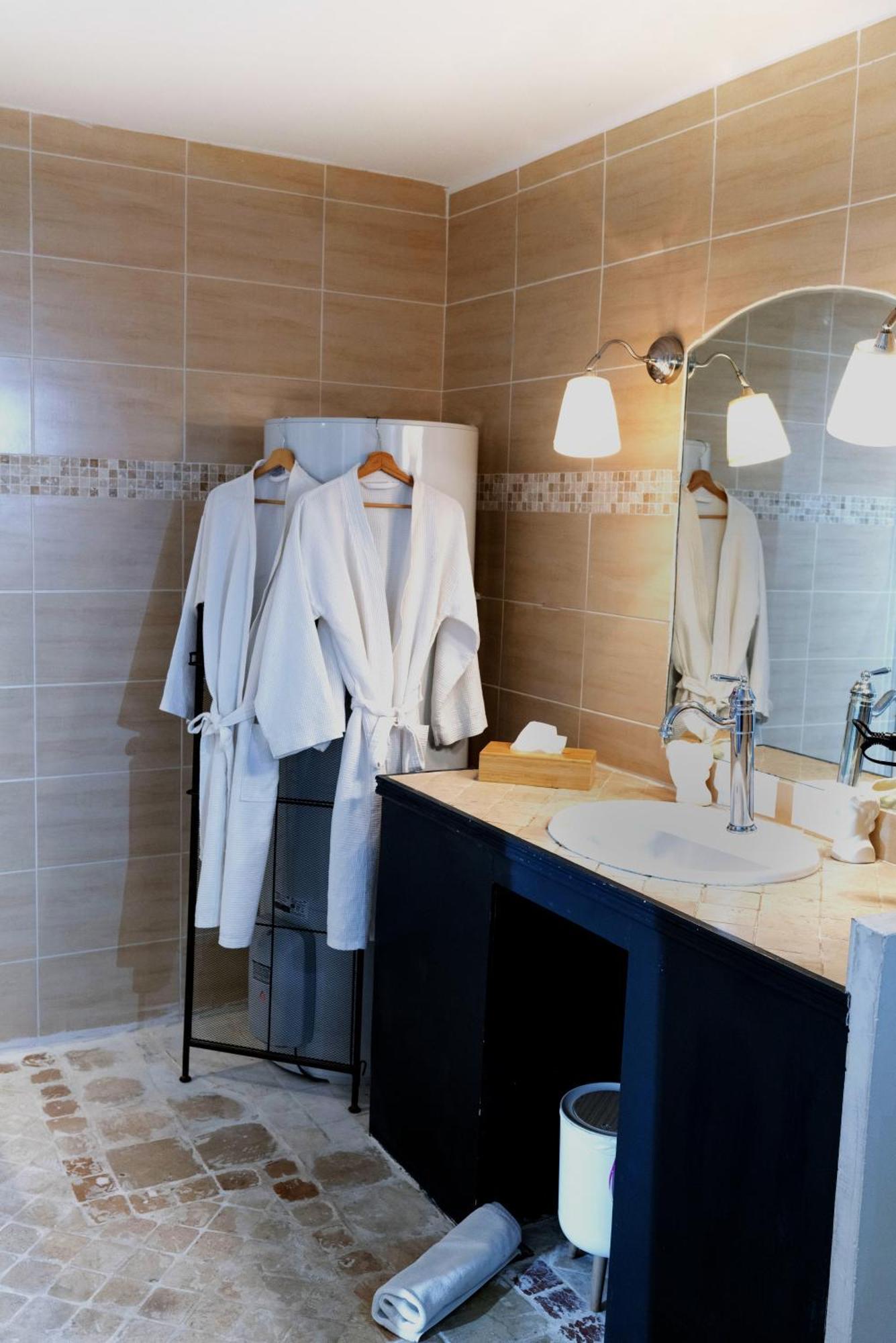 Les Canoubiers Luxe Et Serenite Au Coeur De Saint-Tropez Suites Spacieuses Avec Jardin Enchanteur Bagian luar foto