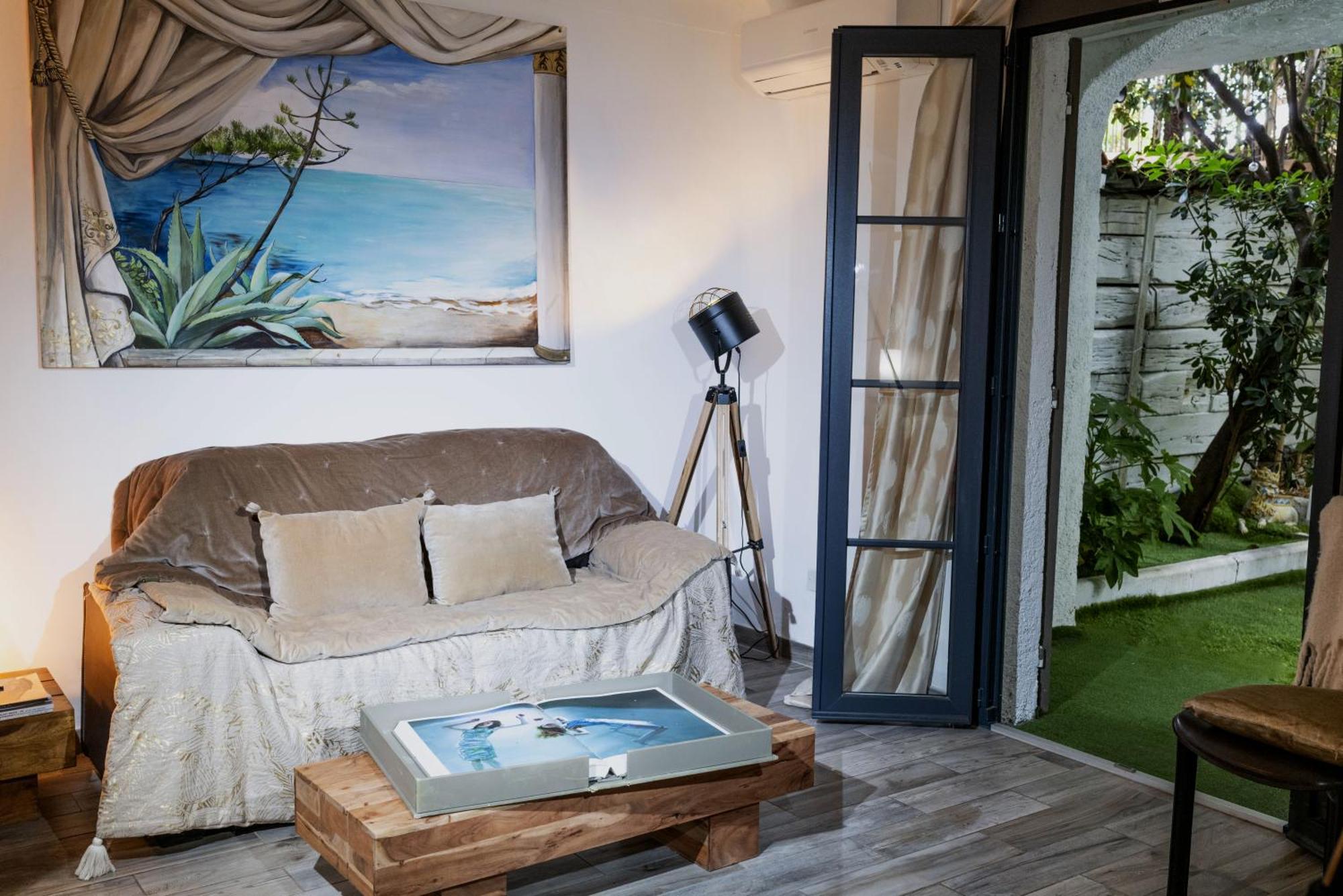 Les Canoubiers Luxe Et Serenite Au Coeur De Saint-Tropez Suites Spacieuses Avec Jardin Enchanteur Ruang foto